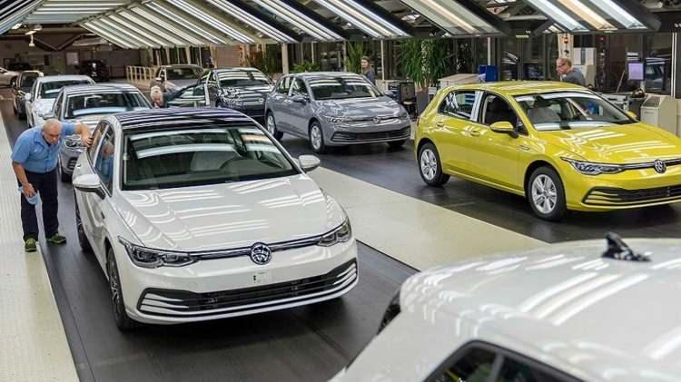 <p>Dünyanın en büyük otomobil üreticilerinden Volkswagen, koronavirüs ve Ukrayna'da devam eden savaş nedeniyle ortaya çıkan tedarik sorunundan etkilendi.</p>

<p> </p>
