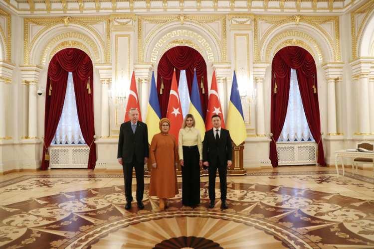 <p>İki lider baş başa görüşmelerinden sonra Yüksek Düzeyli Stratejik Konsey’in Onuncu Toplantısı’na başkanlık etti.</p>
