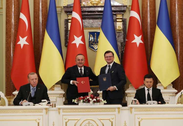 <p>Cumhurbaşkanı Erdoğan, Ukrayna’daki programı kapsamında son olarak Kırım Tatar Türk halkının millî lideri ve Ukrayna milletvekili Mustafa Abdülcemil Kırımoğlu ve beraberindeki heyeti kabul etti.</p>

<p> </p>
