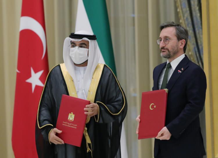 <p>Cumhurbaşkanı Erdoğan, ziyaretinin ikinci gününde Abu Dabi'de Birleşik Arap Emirlikleri-Türkiye Ekonomik Forumu'na katılarak bir konuşma yaptı.</p>
<p> </p>