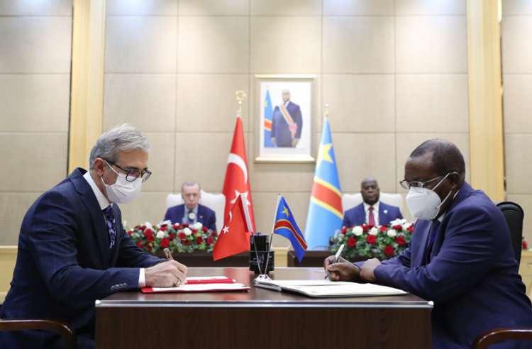 <p>Görüşmelerden sonra Cumhurbaşkanı Erdoğan ve Kongo Demokratik Cumhuriyeti Cumhurbaşkanı Tshisekedi ortak basın toplantısı düzenledi. Ortak basın toplantısı öncesinde iki lider huzurunda, iki ülke arasında 7 anlaşma imzalandı.</p>

<p> </p>

