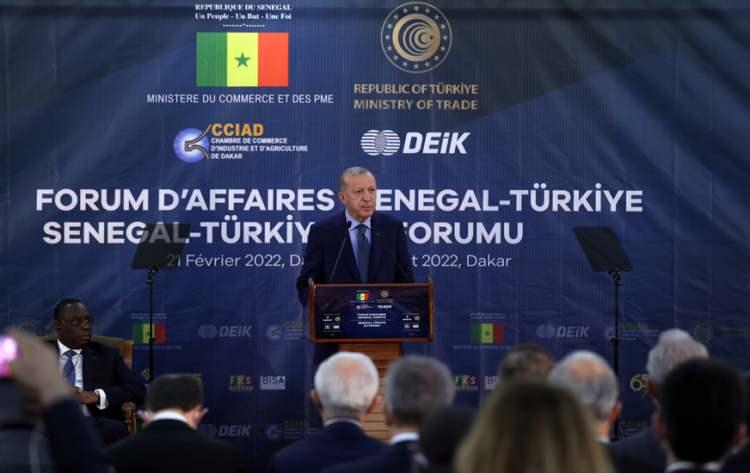 <p>Cumhurbaşkanı Erdoğan, Leopold Sedar Senghor Havalimanı'nda, Senegal Cumhurbaşkanı Sall tarafından karşılandı.</p>

<p> </p>
