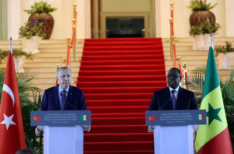 <p>Ziyaretinin ikinci gününde Cumhurbaşkanı Erdoğan, Türkiye’nin Dakar Büyükelçiliği Kançılarya Binası’nın açılış törenine katılarak bir konuşma yaptı.</p>
<p> </p>
