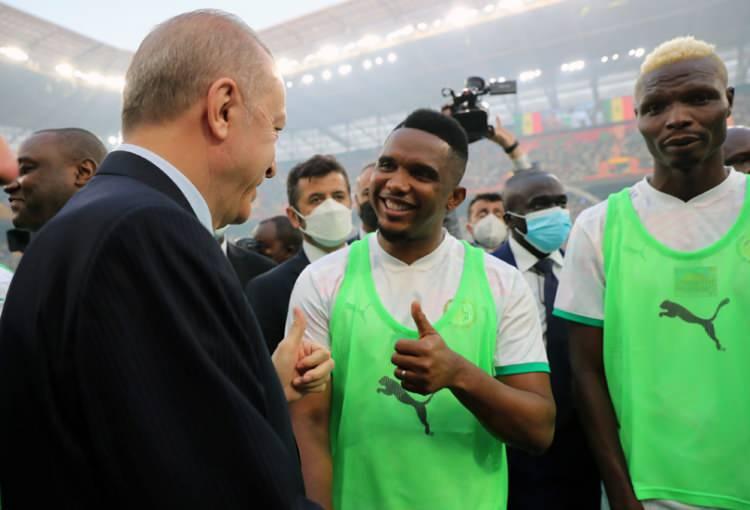<p>Cumhurbaşkanı Erdoğan, Senegal'de Türk şirketi tarafından inşa edilen 50 bin kişilik Senegal Stadyumu’nun açılışına katıldı.</p>
<p> </p>