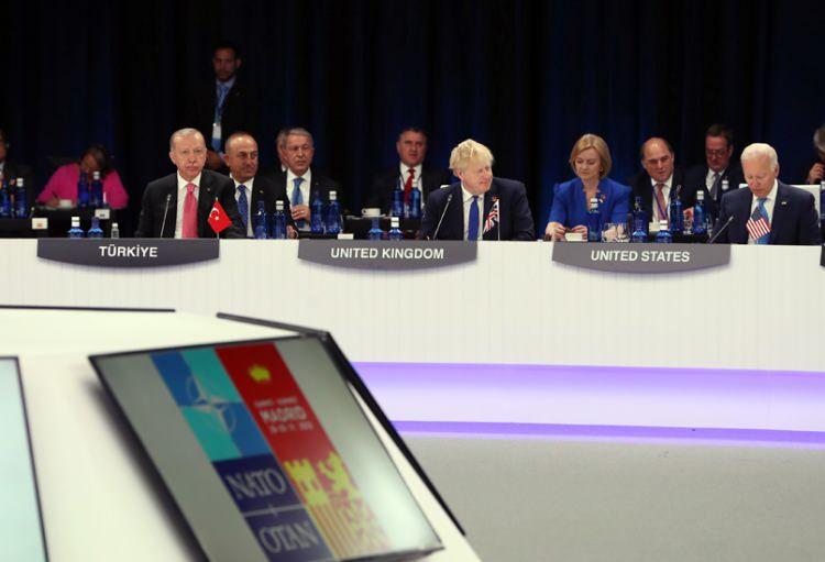 <p>30 Haziran 2022 Perşembe günü Cumhurbaşkanı Erdoğan, NATO Devlet ve Hükûmet Başkanları Zirvesi'ndeki ikili temasları kapsamında; Romanya Cumhurbaşkanı Klaus Werner Iohannis, İspanya Hükûmet Başkanı Pedro Sanchez Perez-Castejon, Almanya Federal Cumhuriyeti Şansölyesi Olaf Scholz ve Hollanda Başbakanı Mark Rutte ile görüştü.</p>
<p> </p>