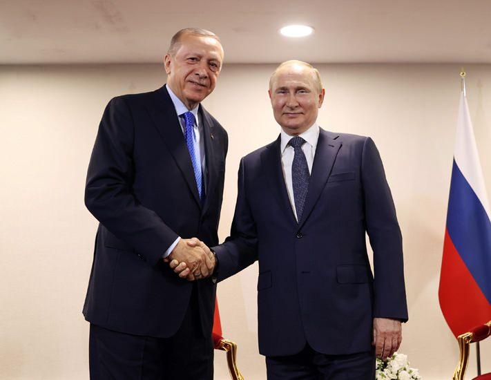 <p>İran’ın başkenti Tahran’daki temasları kapsamında Cumhurbaşkanı Erdoğan, Rusya Devlet Başkanı Vladimir Putin ile bir araya geldi.</p>
<p> </p>