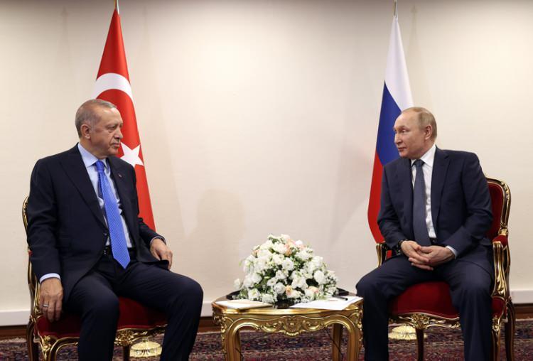 <p>İran’ın başkenti Tahran’daki temasları kapsamında Cumhurbaşkanı Erdoğan, Rusya Devlet Başkanı Vladimir Putin ile bir araya geldi.</p>
<p> </p>