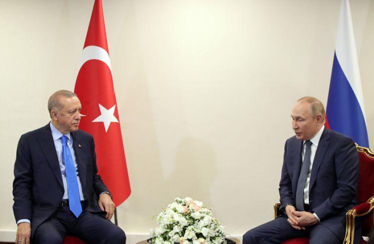 <p>İran’ın başkenti Tahran’daki temasları kapsamında Cumhurbaşkanı Erdoğan, Rusya Devlet Başkanı Vladimir Putin ile bir araya geldi.</p>
<p> </p>