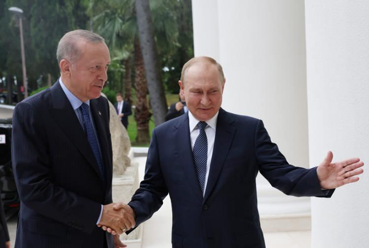 <p>Cumhurbaşkanı Erdoğan, Rusya’nın Soçi şehrinde, Rusya Federasyonu Devlet Başkanı Vladimir Putin ile bir araya geldi.</p>
<p> </p>
