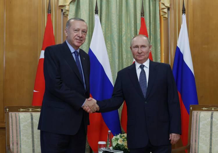 <p>Cumhurbaşkanı Erdoğan, Rusya’nın Soçi şehrinde, Rusya Federasyonu Devlet Başkanı Vladimir Putin ile bir araya geldi.</p>
<p> </p>