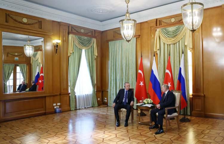 <p>Cumhurbaşkanı Erdoğan, Rusya’nın Soçi şehrinde, Rusya Federasyonu Devlet Başkanı Vladimir Putin ile bir araya geldi.</p>

<p> </p>
