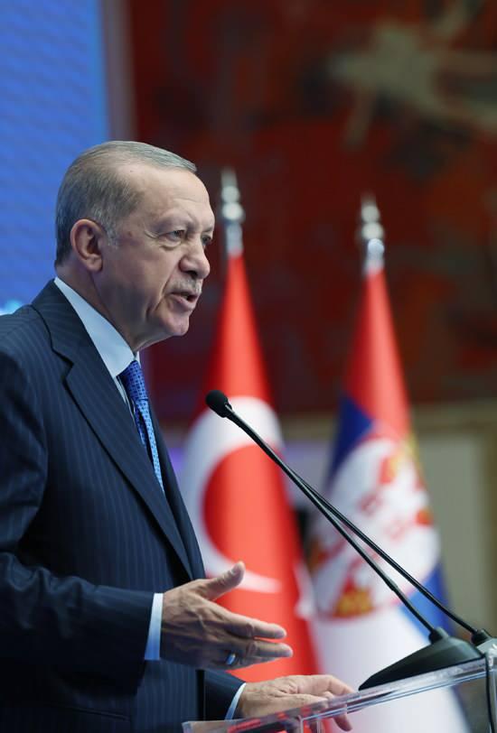 <p>Cumhurbaşkanı Erdoğan, Sırbistan Cumhurbaşkanı Vucic ile ortak basın toplantısı düzenleyerek basın mensuplarına açıklamalarda bulundu.</p>

<p> </p>
