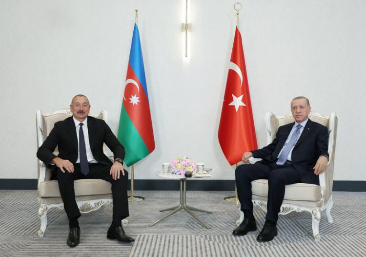 <p>Cumhurbaşkanı Erdoğan, 16 Eylül 2022 Cuma günü, Şanhay İşbirliği Teşkilatı 22. Devlet Başkanları Zirvesi’ne katılarak bir konuşma yaptı.</p>
<p><br />
</p>
<p> </p>