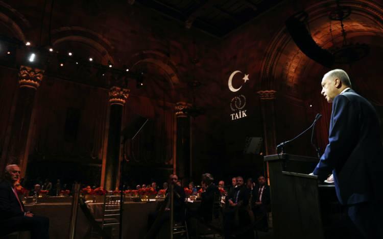 <p>Cumhurbaşkanı Erdoğan, Dış Ekonomik İlişkiler Kurulu (DEİK) Türkiye-ABD İş Konseyi tarafından düzenlenen yemekte ABD’nin önde gelen iş insanlarıyla bir araya geldi.</p>

<p> </p>
