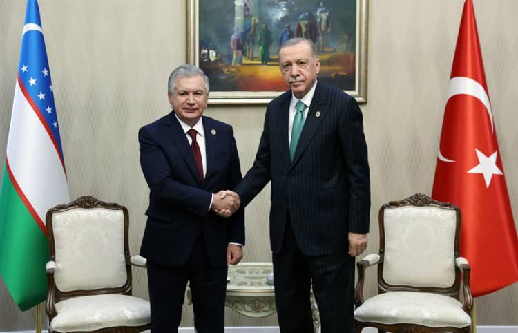 <p>Karşılama töreninin ardından Cumhurbaşkanı Erdoğan ve Kazakistan Cumhurbaşkanı Tokayev baş başa ve heyetler arası görüşmeye geçti.</p>
<p> </p>