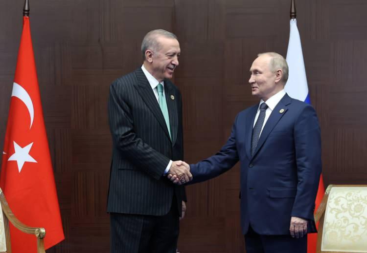 <p>Cumhurbaşkanı Erdoğan ve Kazakistan Cumhurbaşkanı Tokayev baş başa ve heyetler arası görüşmeler ile anlaşmaların imza töreninin ardından ortak basın toplantısı düzenledi.</p>

<p> </p>
