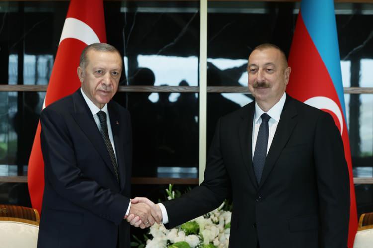 <p>Cumhurbaşkanı Recep Tayyip Erdoğan, Azerbaycan Cumhurbaşkanı İlham Aliyev’in davetine icabetle 20 Ekim 2022 tarihinde Azerbaycan’a bir ziyaret gerçekleştirdi.</p>
<p> </p>