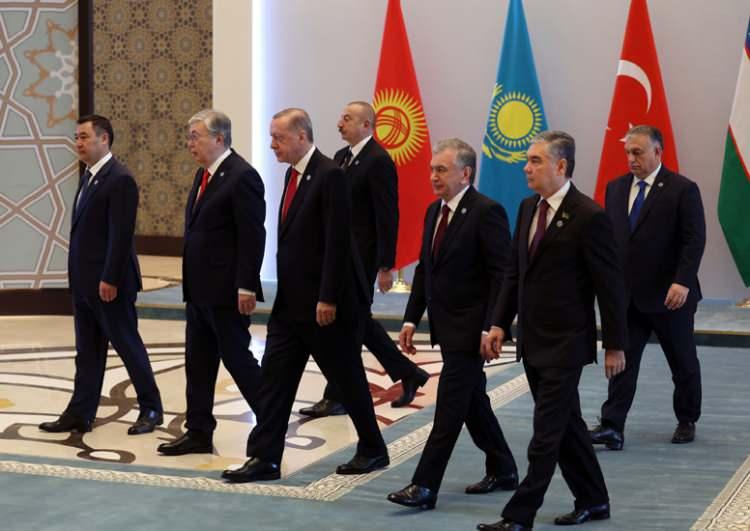 <p>Cumhurbaşkanı Erdoğan'a Özbekistan’da, Türk dünyasına hizmetlerinden dolayı "Türk Dünyası Ali Nişanı" tevcih edildi.</p>

<p> </p>
