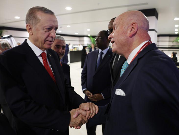 <p>Cumhurbaşkanı Recep Tayyip Erdoğan, Katar Devleti Emiri Şeyh Temim bin Hamad El Sani&rsquo;nin davetine icabetle, 2022 FIFA D&uuml;nya Kupası A&ccedil;ılış T&ouml;reni&rsquo;ne iştirak etmek &uuml;zere 20 Kasım 2022 tarihinde Katar&rsquo;a bir ziyaret ger&ccedil;ekleştirdi.</p>

<p>&nbsp;</p>
