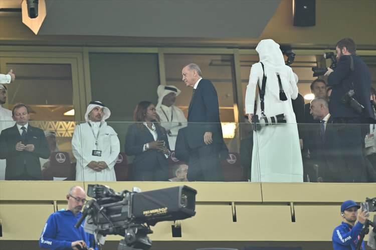 <p>Cumhurbaşkanı Erdoğan, daha sonra Lusail Stadyumu&rsquo;nda oynanan Arjantin-Fransa final ma&ccedil;ını seyretti.</p>

<p>(<strong>HABER7</strong>)</p>
