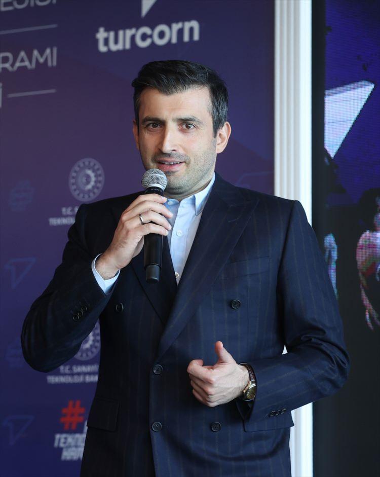 <p>"EN BÜYÜK İNOVASYON AHLAKTAN VE DOSDOĞRU YOLLARDAN MİLİM TAVİZ YÜRÜYEBİLMEK"</p>

<p>Selçuk Bayraktar, inovasyona ilişkin bakış açısını paylaşarak dünyada muharebe tarihini değiştirecek kumandalı hava araçlarını yapma ve devrim yapacak sistemler geliştirmenin bir inovasyon olduğunu dile getirdi.</p>
