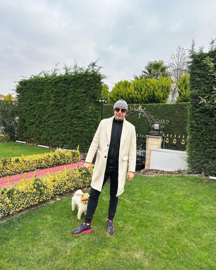 <p><span style="color:#B22222"><strong>Tİ'YE ALDILAR!</strong></span></p>
<p><strong>Birçok sosyal medya kullanıcısı Mardini'nin kopya tarzı için;</strong><br />
</p>