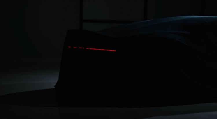 <p>Ve Bugatti Chiron Profilee'nin örtüsünü kaldırdı.<br />
</p>