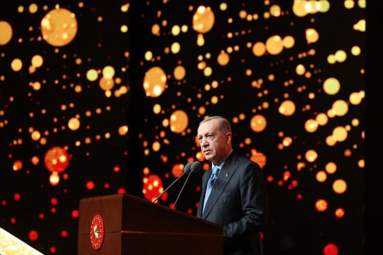 <p>Cumhurbaşkanı Recep Tayyip Erdoğan ve eşi Emine Erdoğan, Cumhurbaşkanlığı Kültür ve Sanat Büyük Ödülleri Töreni'ne katıldı. </p>
