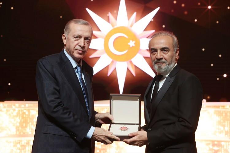 <p><strong>Sinema: Yılmaz Erdoğan</strong></p>

<p> </p>

