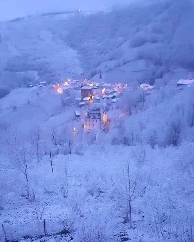 <p>Meteoroloji'nin günler öncesinden uyarısını yaptığı soğuk ve yağışlı hava, Ordu'yu etkisi altına aldı. </p>

