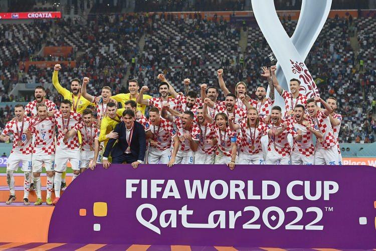 <p><strong>Üçüncülük maçında kazanan Hırvatistan</strong><br />
<br />
2022 FIFA Dünya Kupası'nda Hırvatistan, Fas'ı 2-1 mağlup etti ve dünya üçüncüsü oldu. Dünya Kupası'nda sergilediği performansla büyük bir başarıya imza atan Fas ise dördüncü oldu.</p>
