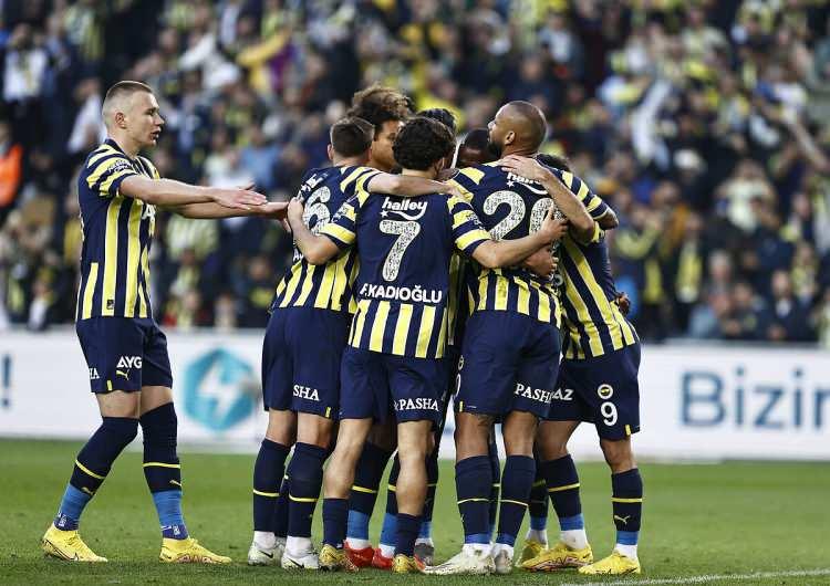 <p>Fenerbahçe - 297 bin</p>
