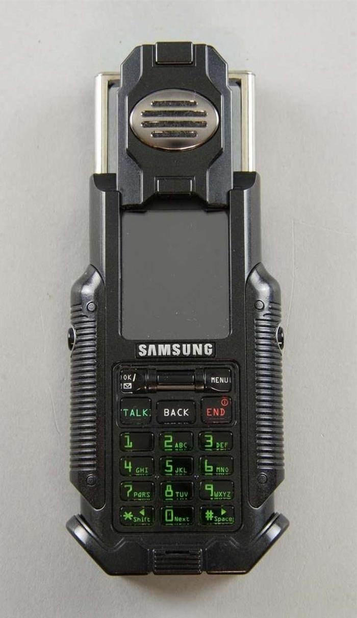 <p>Bilim kurgu filmlerinden fırlamış gibi görünen Samsung Sph-N270</p>
