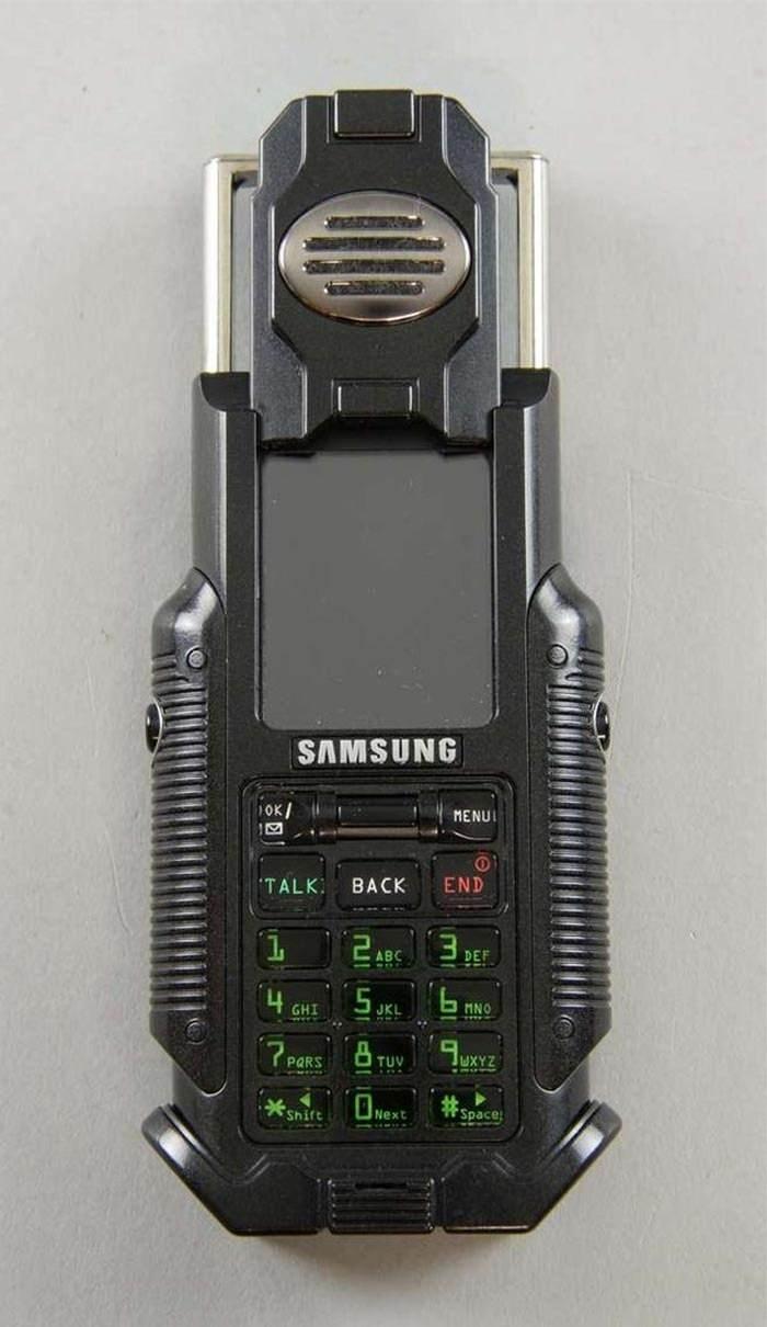 <p>Bilim kurgu filmlerinden fırlamış gibi görünen Samsung Sph-N270</p>