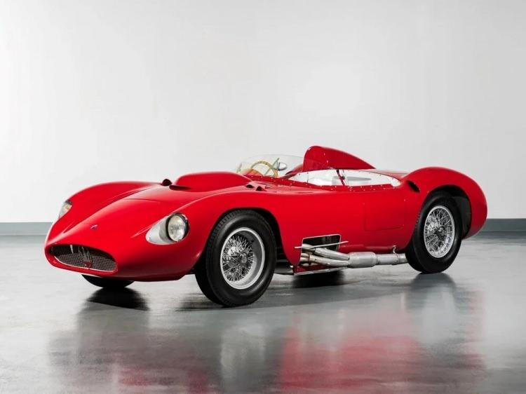<p> İşte 2022 yılında satılan en pahalı 10 otomobil. Tarihin 'en pahalı otomobili' de bu listede yer alıyor.</p>
<p> </p>
<p><strong>10 - 1958 MASERATI 450S FANTUZZI</strong></p>
<p> </p>
<p>Üretilen 10 örnekten 9'uncusu olan model müzayede evi Sotheby’s tarafından açık artırmada 9 milyon 250 bin dolara satıldı. <br />
<br />
Döneminde birçok yarışta başarı elde eden aracın V8 motoru 1990'larda geçirdiği restorasyon sonrası hala yerinde.</p>