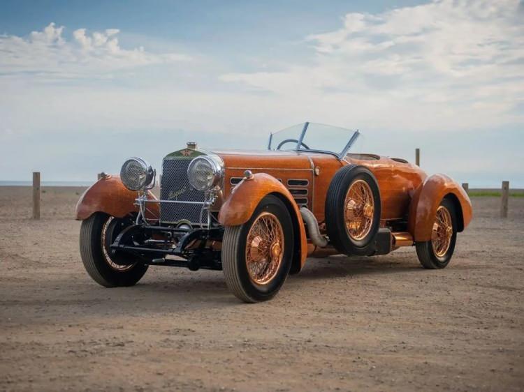 <p><strong>8 - 1924 HISPANO SUIZA H6C TORPEDO ROADSTER</strong></p>
<p> </p>
<p>Sotheby’s müzayede evi tarafından satışa çıkarılan bu özel Hispano-Suiza hafi ahşap bir kaportaya sahip. </p>
<p>Dönemidne birçok yarışa katılan bu model 9 milyon 503 bin dolardan alıcı buldu. </p>