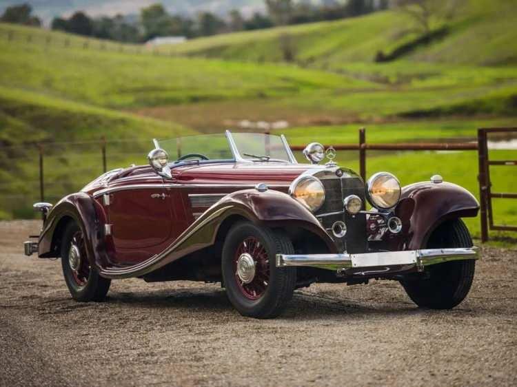 <p><strong>7 - 1937 MERCEDES-BENZ 540K SPECIAL ROADSTER</strong></p>
<p> </p>
<p>Yine Sotheby’s tarafından açık artırmaya çıkan araç 10 milyon 182 bin dolara satıldı. <br />
<br />
Hayatta kalan 3 Roadster'dan biri olan model döneminde Afganistan Kralı Muhammed Zahir Şah'a teslim edilmiş. </p>
<p>Yaklaşık 21 bin kilometrede olan aracın şimdiye kadar 5 sahibi oldu. </p>