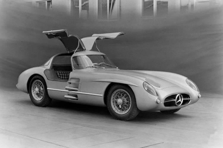 <p>Haberlere göre, satış Stuttgart'taki Mercedes-Benz müzesinde gerçekleşti ve dünyanın dört bir yanından davet edilen koleksiyonerler özel jetlerle şehre getirildi.</p>

<p> </p>
