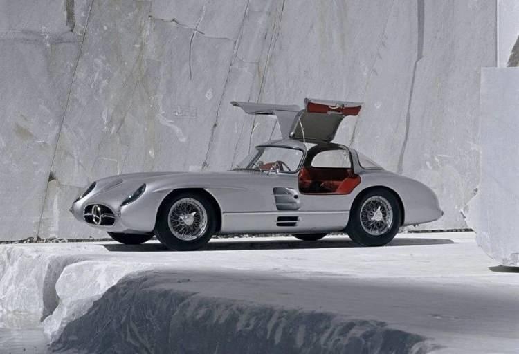<p>Mercedes-Benz 300 SLR Uhlenhaut Coupe'nin adı şirketin o dönem test bölümünün başında olan 'Rudolf Uhlenhaut'tan geldiği belirtiliyor.</p>
<ul>
</ul>