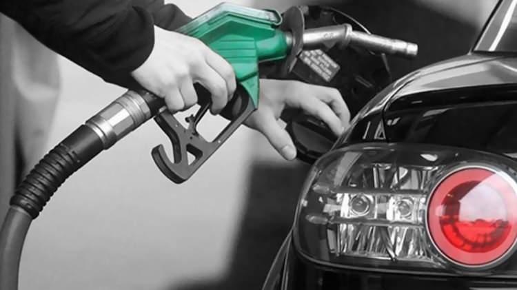 <p> 25 Kasım'da benzine 45 kuruş indirim,</p>