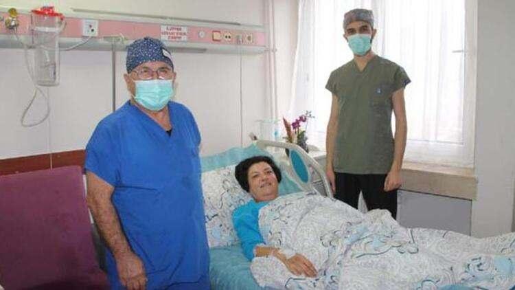 <p>Amasya Merzifon'da 2 çocuk annesi Münevver Hilal Yiğit, karın şişliği ve ağrısı şikayetleri üzerine Amasya Üniversitesi Sabuncuoğlu Şerefeddin Eğitim Araştırma Hastanesi'ne gitti.</p>
