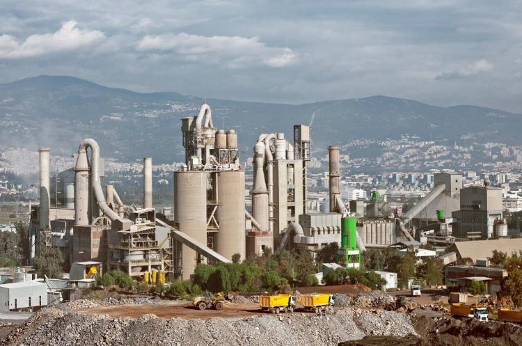 <p>Kurşun ve arsenik işleri,</p>

<p>Su altında çalışmayı gerektiren işler, </p>

<p>Alüminyüm fabrikaları,</p>

<p> </p>
