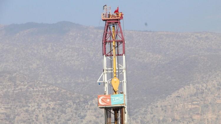 <p>Bu sahada üretilen petrolün kalitesi ülkede üretilen diğer petrollerin kalitesinin de üzerinde olduğu tespit edildi.</p>

<p> </p>
