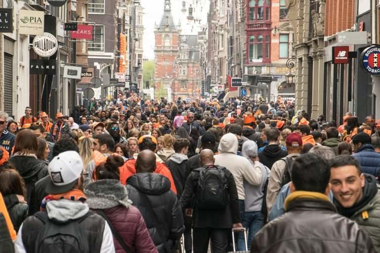 <p>Hollanda: 17,134,872</p>