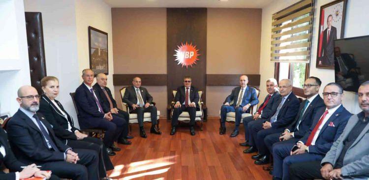 <p>Kurtulmuş, “Kıbrıs bize mücahitlerin mirasıdır, bu mirasa sonuna kadar sahip çıkma kararlılığındayız” dedi. Doğu Akdeniz’de “Oldu bittilere” fırsat verilmeyeceğini ve her alanda hakların korunacağını ifade etti.</p>