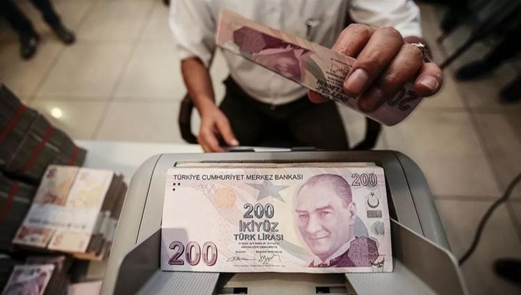 <p>ERKEN EMEKLİLİK ŞARTLARI</p>

<p>Türkiye'de erken emekli olunabilen 45 ayrı meslek grubu bulunmakta. Bu meslek gruplarının kişiyi yıpratması ve yorması nedeniyle daha erken emeklilik söz konusu olmakta. Yapılan bu düzenleme sayesinde yorucu ve daha zor olan işçilere karşı pozitif bir ayrımcılık konusu. Bu ayrımcılığın olması günümüz şartlarında oldukça gerekli bir durum. Bu işyerlerinden erken emekli olmak isteyen kişilerin de tamamlaması gereken şartlar bulunuyor. </p>

<p> </p>
