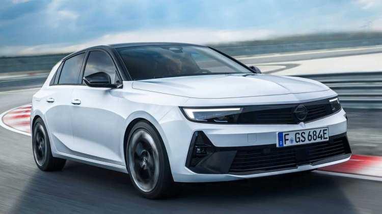 <p>Şirket, bu konuda çoğu elektrikli otomobilin 150 veya 160 km/s ile limitlendirildiğini belirtiyor. Sürüş deneyimi konusunda ise Eco, Normal ve Sport olmak üzere üç farklı mod sunuluyor. </p>
