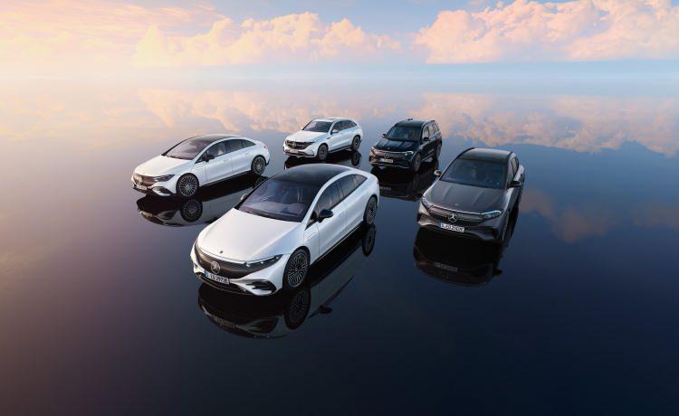 <p>Mercedes, BMW ve Audi gibi Alman otomotiv markalarının Türkiye pazarında birçok elektrikli modeli bulunuyor. Bunların yanı sıra PSA Grubu da Mokka, Corsa ve 308'in elektrikli verrsiyonlarını Türkiye'de satışa çıkardı. Hyundai ise Kona ile başlayan elektrikli yolculuğuna, büyük beğeni toplayan IONIQ 5 modeliyle devam etti.</p>
