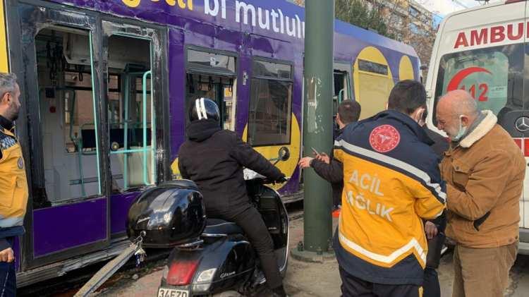 <p>Kabataş'ta raydan çıkan tramvay elektrik direğine çarptı. Kazada 4 yolcu yaralandı.</p>
<p>Kasım ayından bu yana İstanbul'da kayıtlara geçen "tramvay vakaları" şöyle listelendi:</p>
<p> </p>
<p>Alibeyköy’deki tramvay kazasında gözaltına alınan vatmanın ifadesi ortaya çıktı!</p>
<p> </p>
<p>Alibeyköy’deki tramvay kazasında gözaltına alınan vatmanın ifadesi ortaya çıktı!</p>
<p> </p>
<p><strong>Tarih-18 Kasım 2022: </strong></p>
<p> </p>
<p>18 Kasım'da Kabataş-Bağcılar Tramvay Hattı'nda teknik arıza nedeniyle seferler Kabataş-Sirkeci ve Bağcılar-Sultanahmet istasyonları arasında gerçekleşti.</p>
