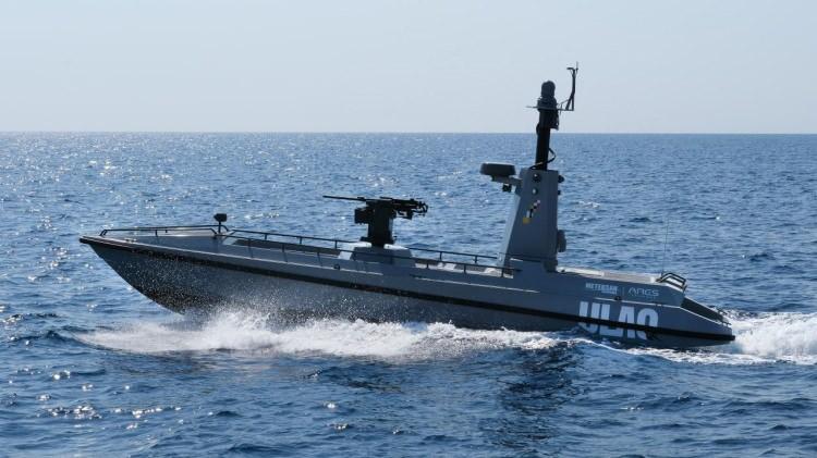 <p>Ulaq, Salvo, Sancar, Mir, Albatros, Marlin gibi projelerle insansız deniz araçlarının (İDA) donanmaya kazandırılması ve sürü İDA çalışmalarına hız verildi.</p> 